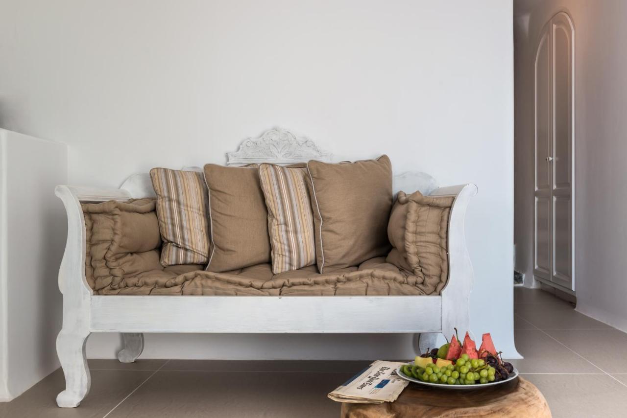Nefeles Luxury Suites Фира Екстериор снимка
