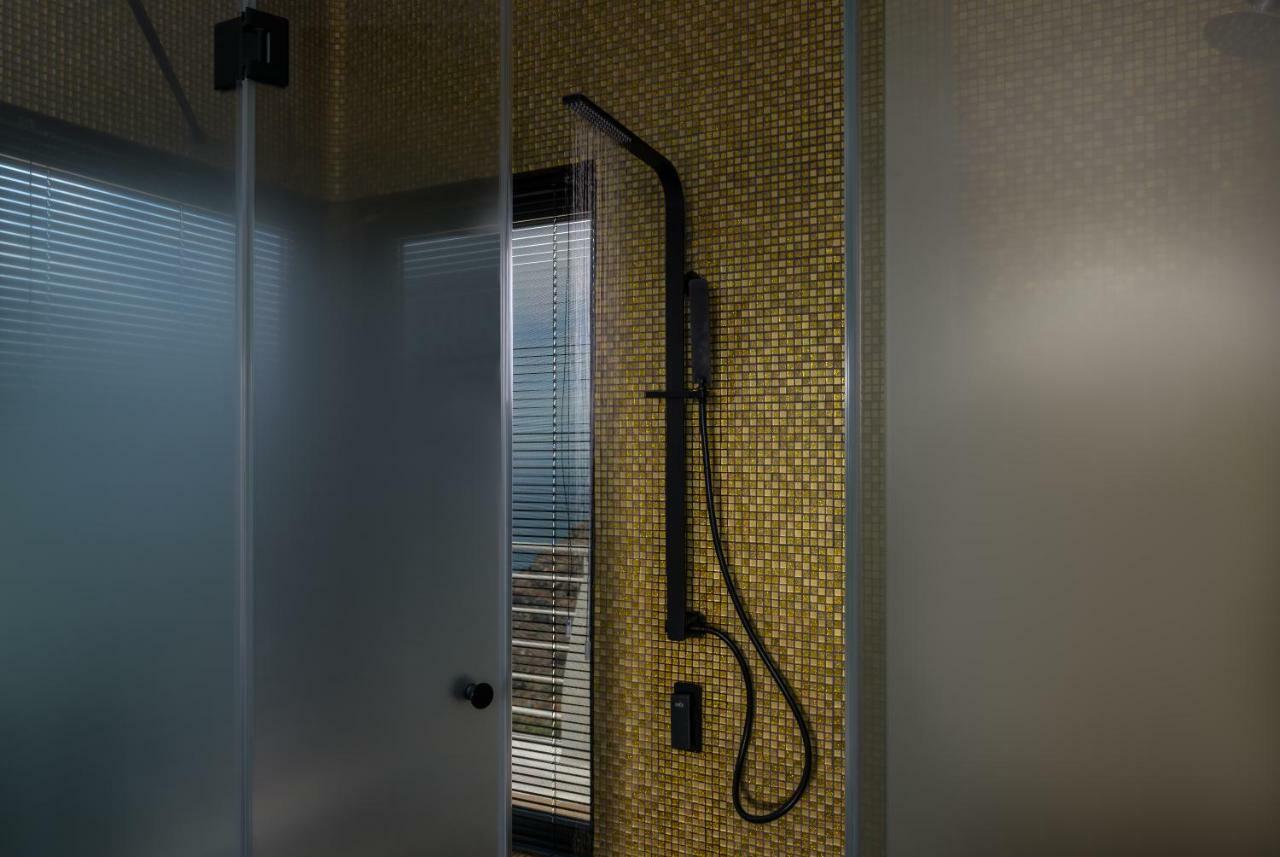 Nefeles Luxury Suites Фира Екстериор снимка